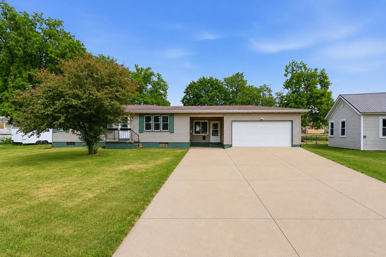 503 11th Street Brodhead, WI 53520 - Photo 2 of 20