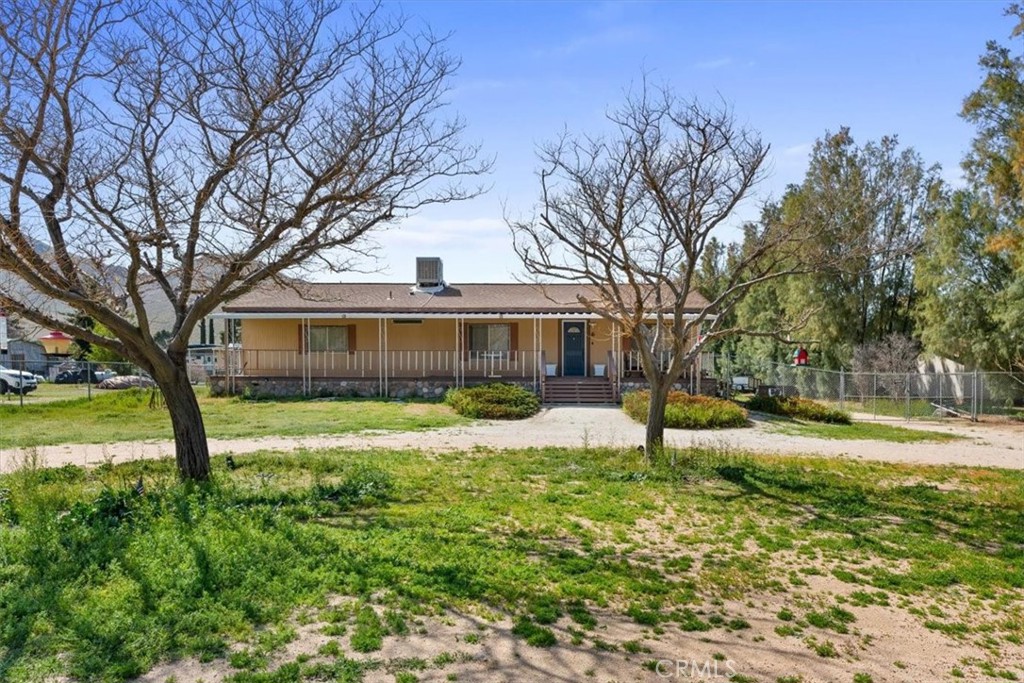 5405 Marjorie Street Weldon, CA 93283 - Photo 4 of 36 a front view of a house with a yard