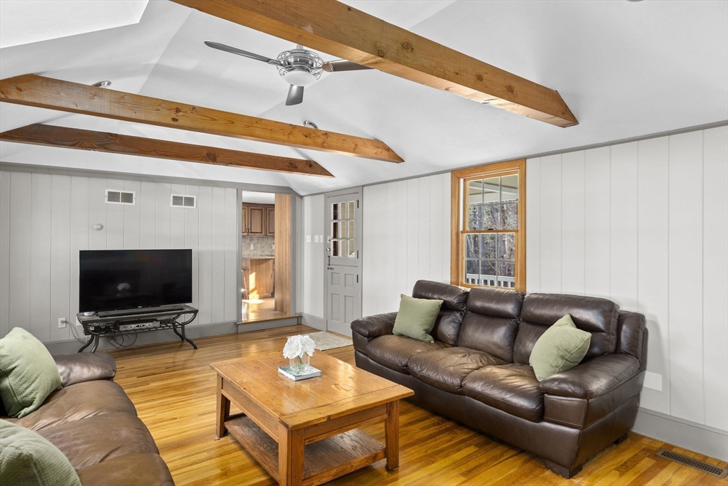 7 Pioneer Road Hingham, MA 02043 - Photo 8 of 28 Gallery Image 8