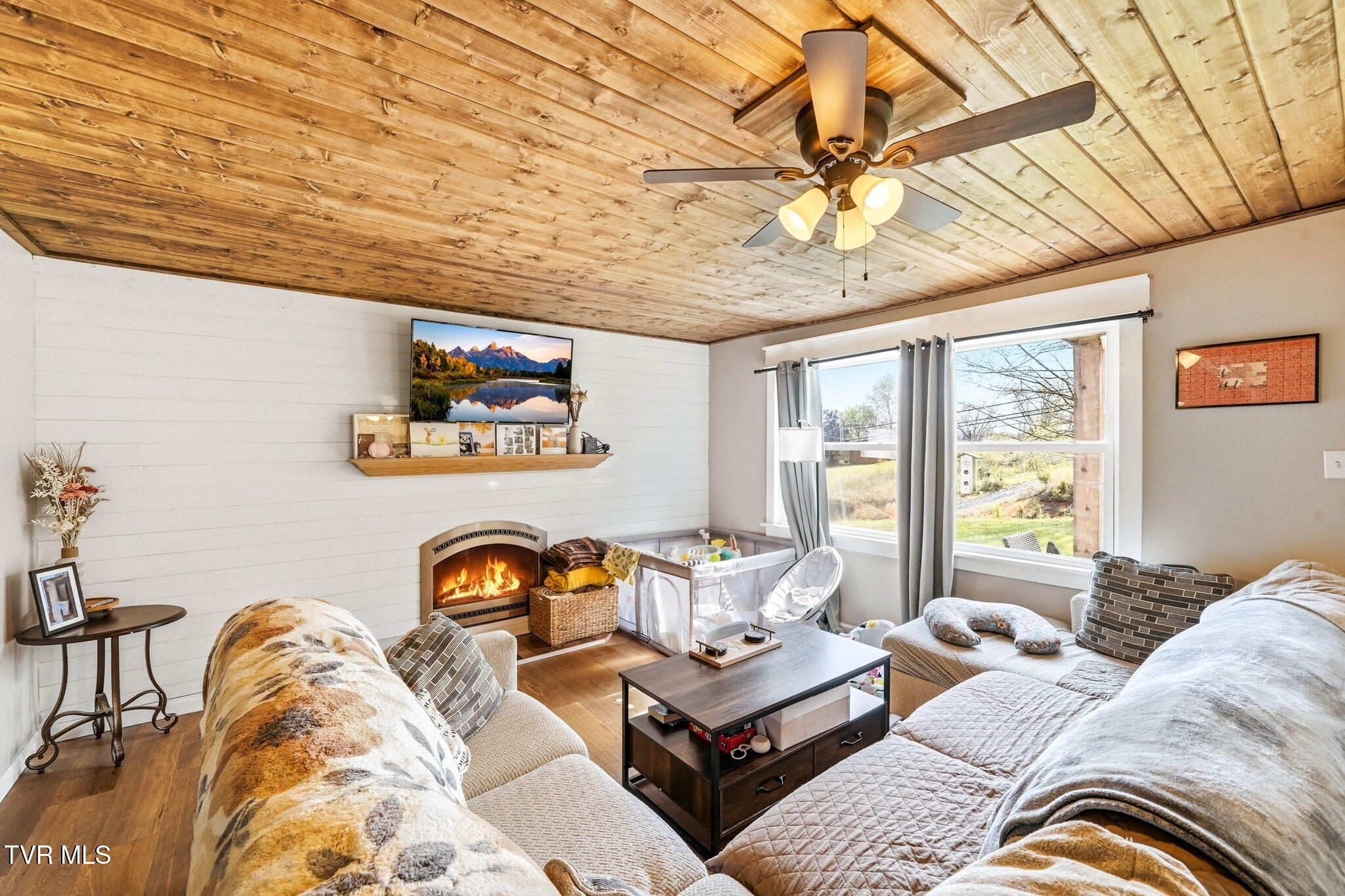 435 Oak Grove Road Gray, TN 37615 - Photo 6 of 35 6-web-or-mls-435 Oak Grove Rd-6