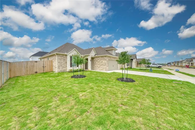 a view of a house with a backyard