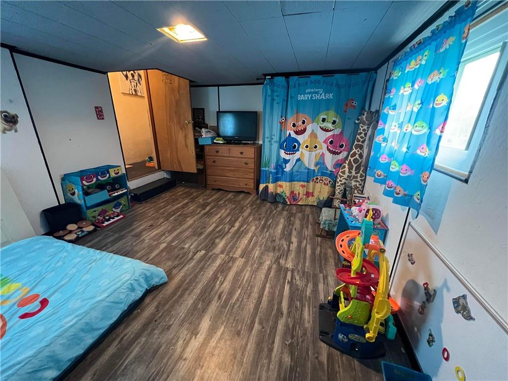 585 Lone Pine Road Washington, PA 15301 - Photo 22 of 22 a room with toys and wooden floor