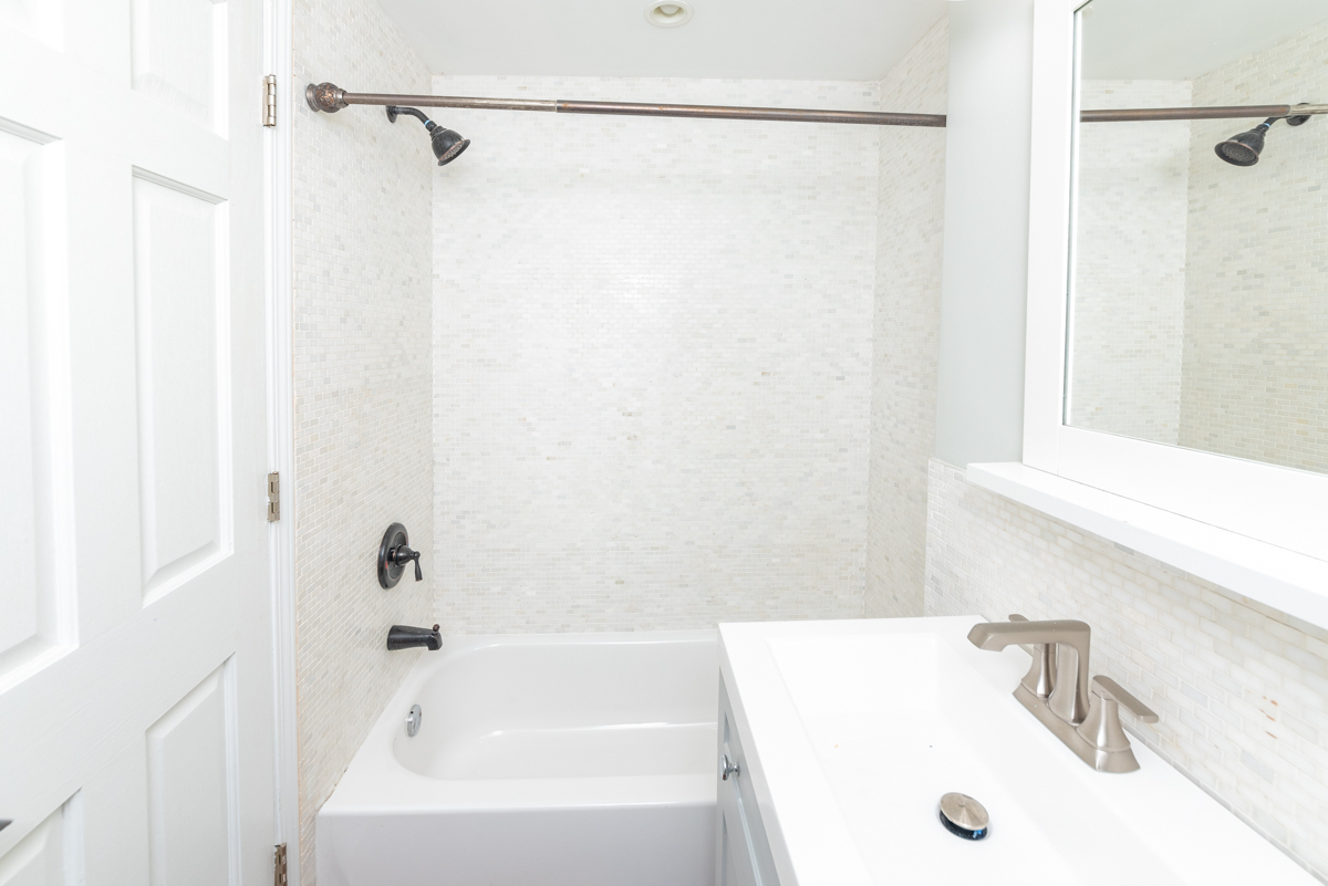 1122 West Addison Street, Unit GRD Chicago, IL 60613 - Photo 10 of 13