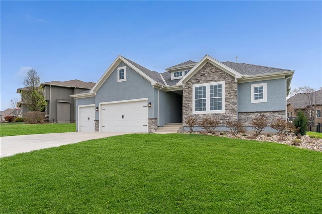 7703 Green Street Lenexa, KS 66227 - Photo 2 of 39