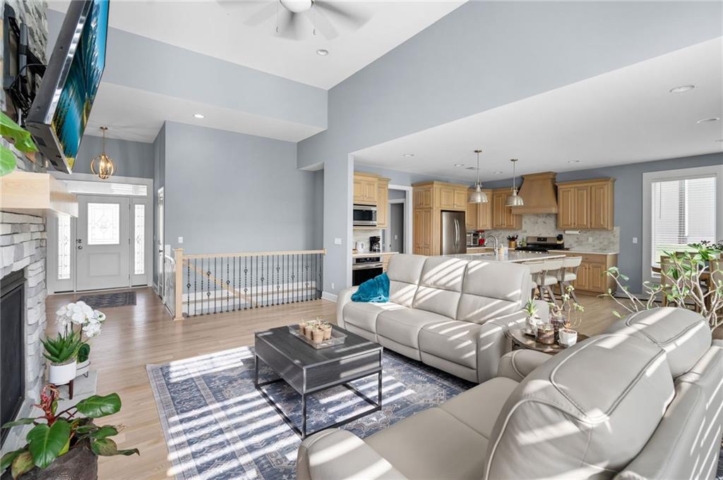 7703 Green Street Lenexa, KS 66227 - Photo 4 of 39