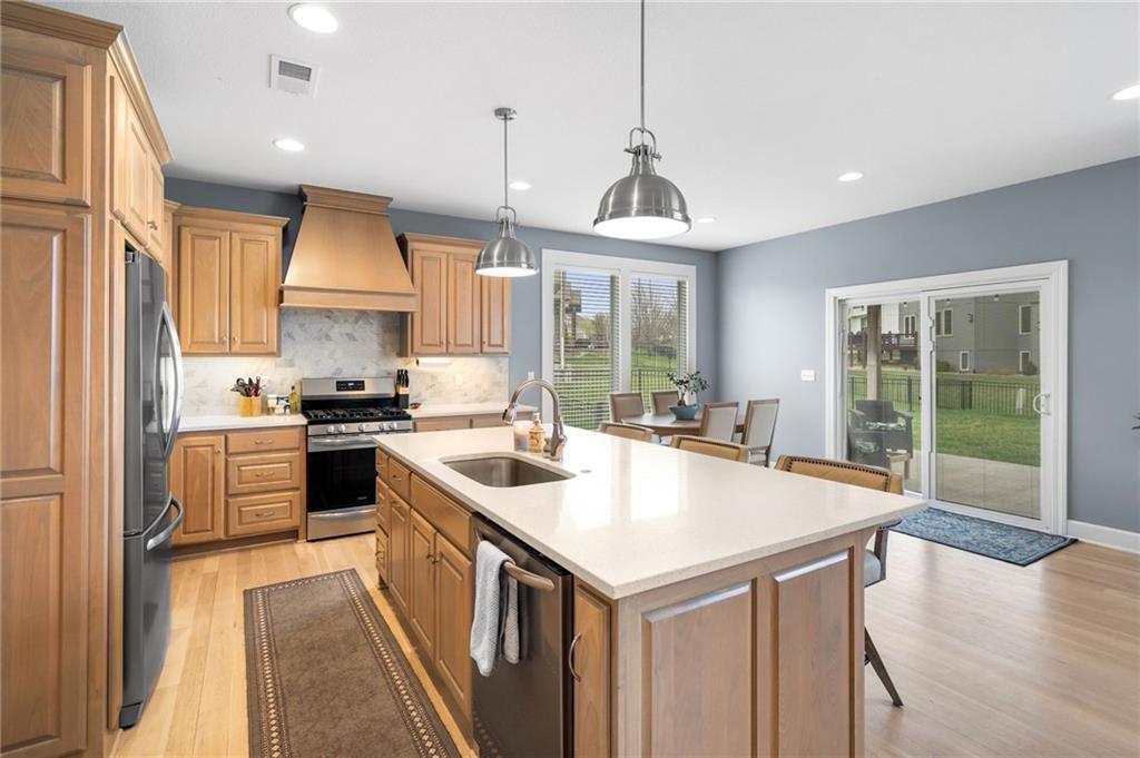7703 Green Street Lenexa, KS 66227 - Photo 7 of 39