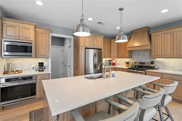 $640,000 | 7703 Green Street, Lenexa, KS 66227