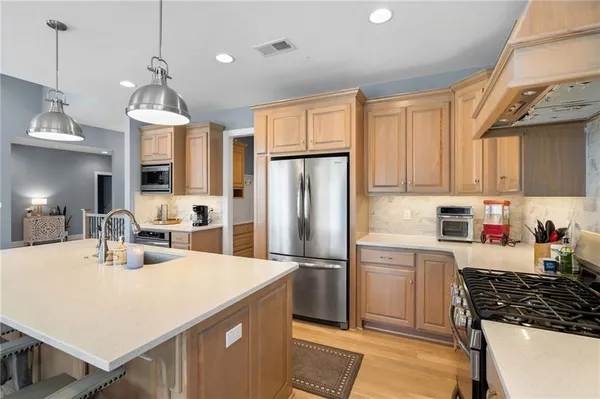 $640,000 | 7703 Green Street, Lenexa, KS 66227
