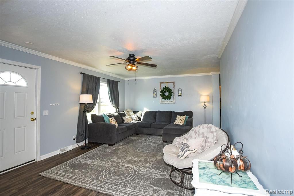 12364 West Dodge Road Montrose, MI 48457 - Photo 4 of 25