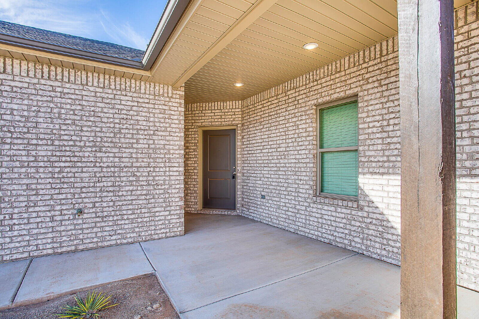 5520 121st Street, Unit B Lubbock, TX 79424 - Photo 2 of 17 a view of an empty room