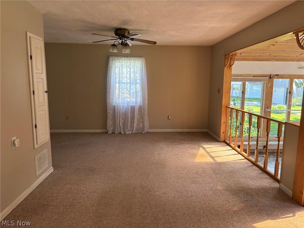 2140 Claus Road Vermilion, OH 44089 - Photo 6 of 50 Family room
