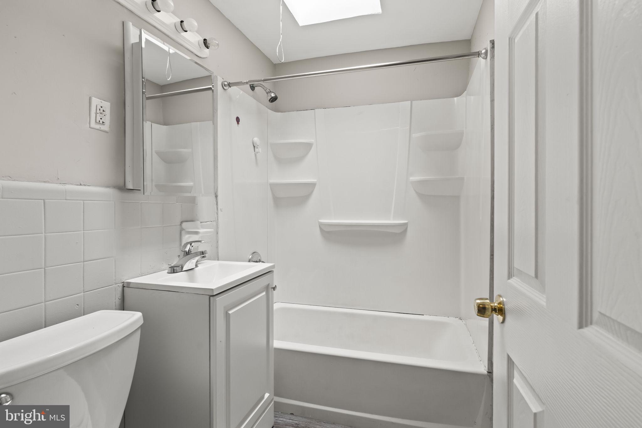 1016 South Merrimac Road Camden, NJ 08104 - Photo 16 of 20 Full Bath