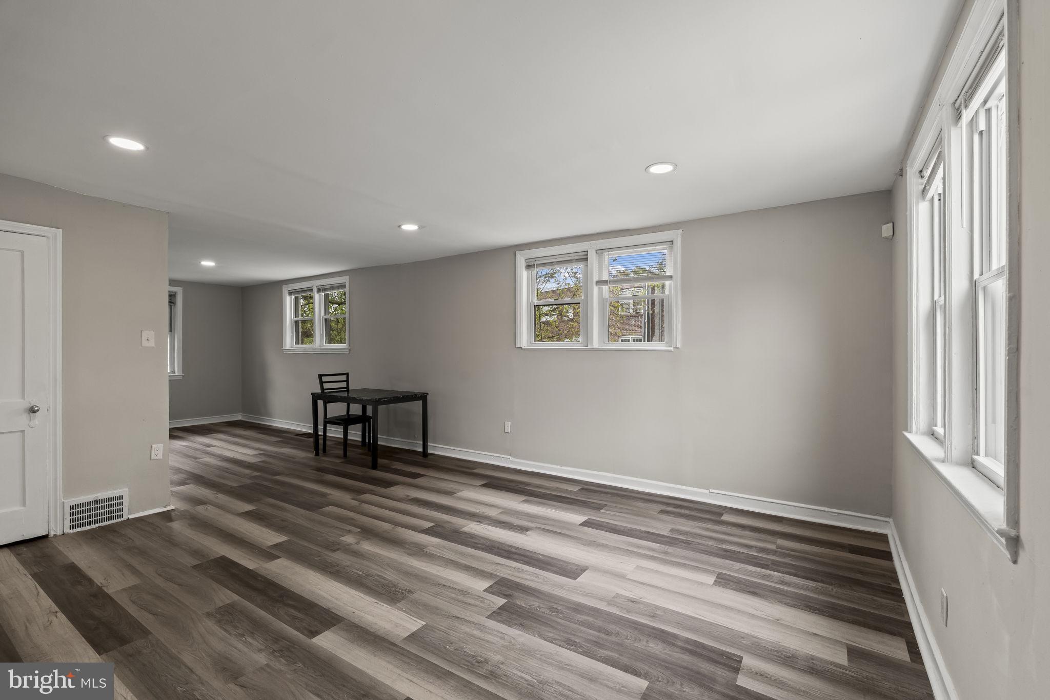 1016 South Merrimac Road Camden, NJ 08104 - Photo 3 of 20 Living Room