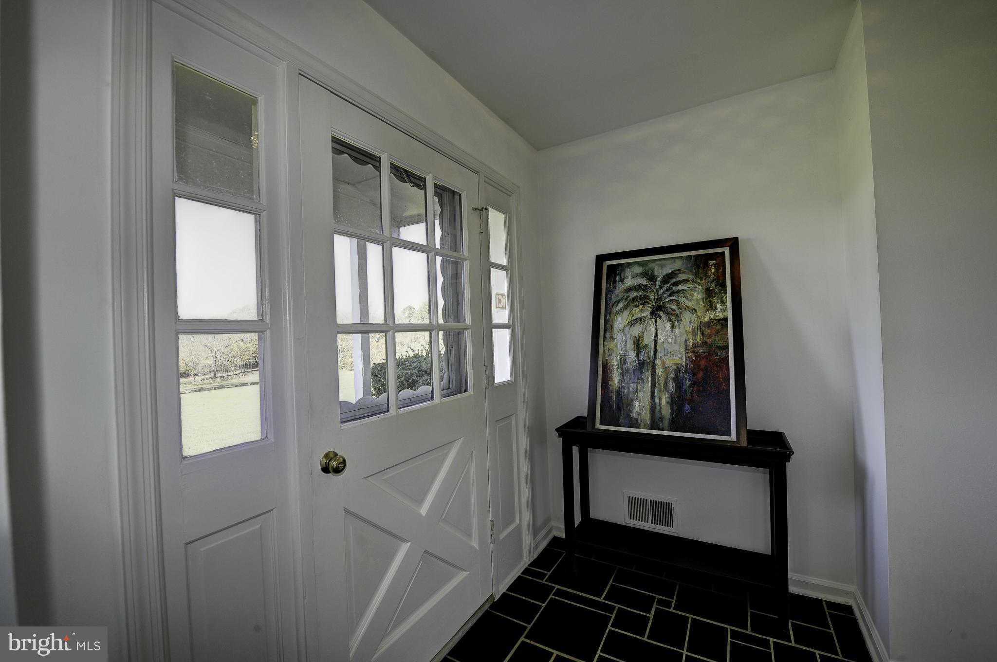 39082 Bolington Road Lovettsville, VA 20180 - Photo 2 of 27 Interior (General)