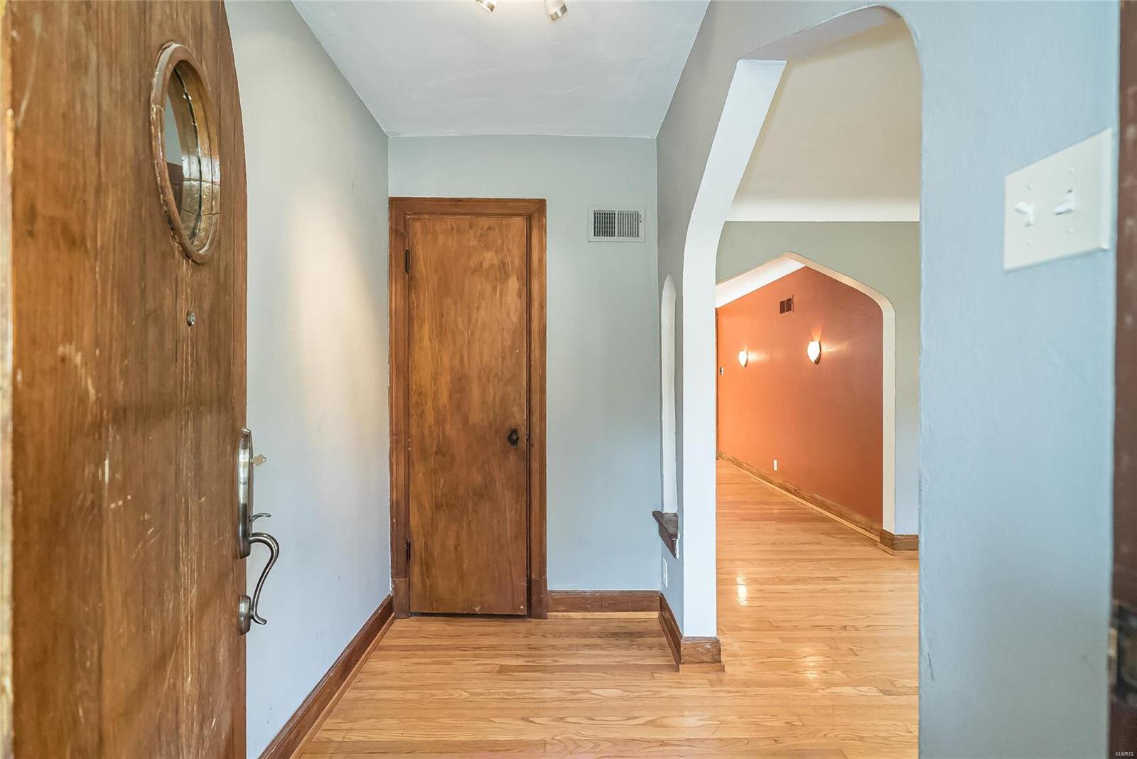 3681 Brown Road St. Louis, MO 63114 - Photo 4 of 26 Gallery Image 4