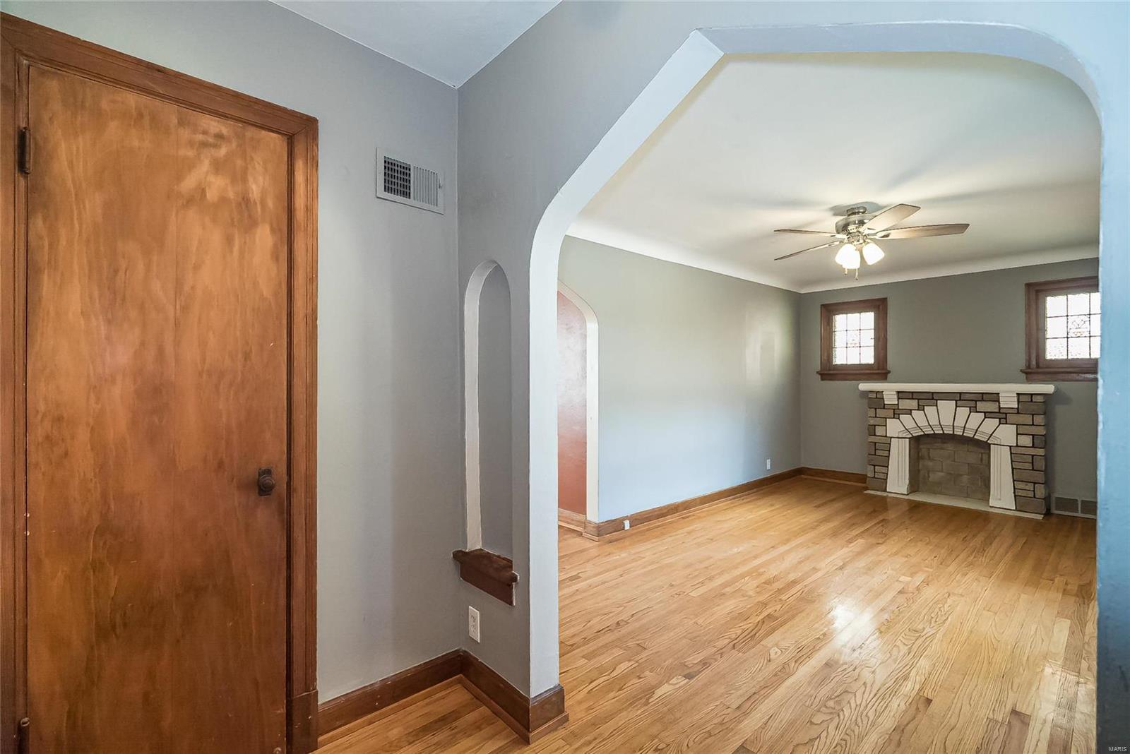 3681 Brown Road St. Louis, MO 63114 - Photo 5 of 26 Gallery Image 5