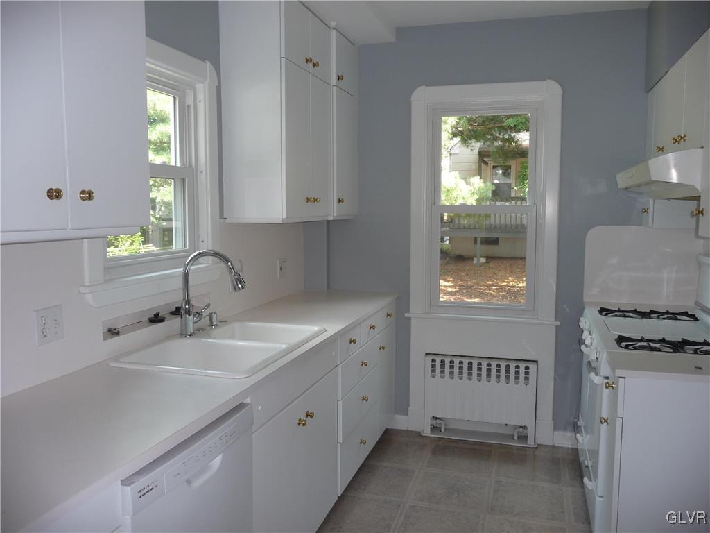 2600 Nazareth Road Easton, PA 18045 - Photo 8 of 18 Kitchen