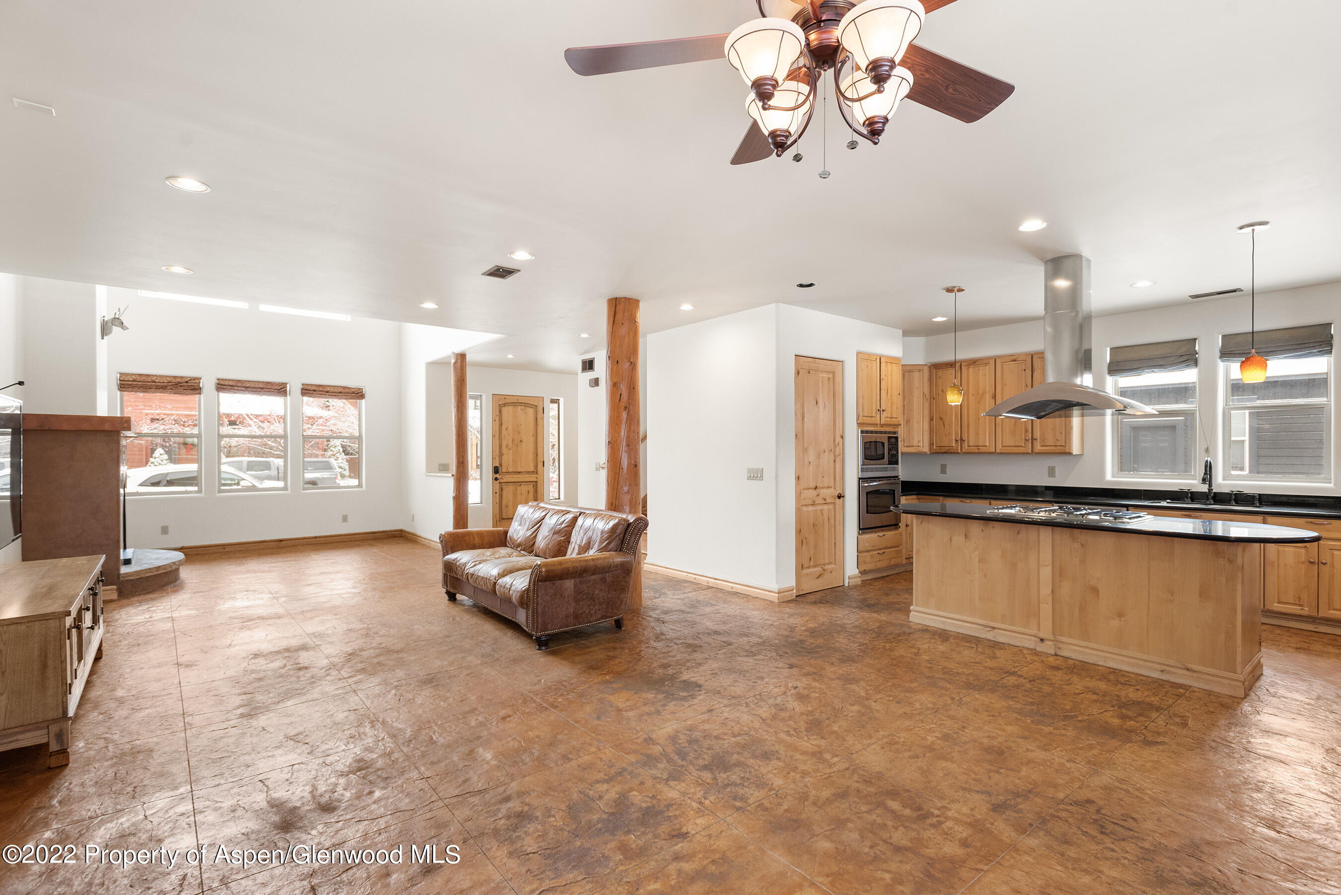 211 Juniper Court Basalt, CO 81621 - Photo 4 of 12 Living Room Kitchen