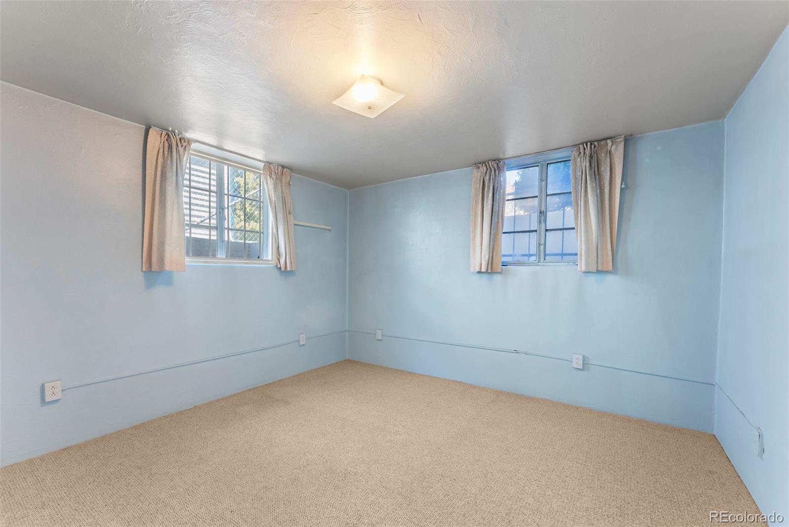 632 North Foote Avenue Colorado Springs, CO 80909 - Photo 21 of 30 an empty room with windows