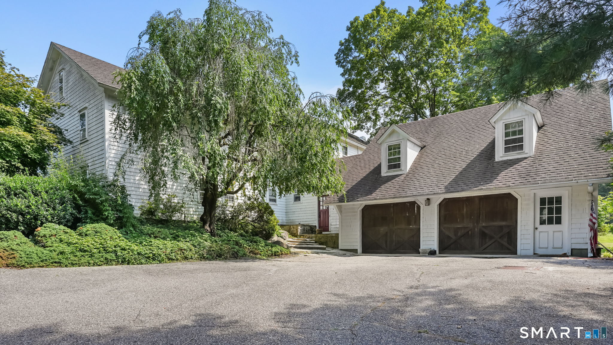 21 Fuller Road Trumbull, CT 06611 - Photo 4 of 35