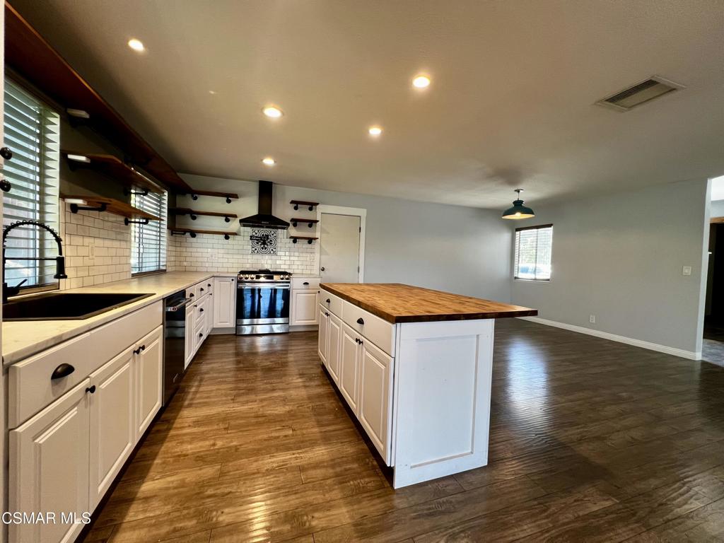 604 Hudspeth Street Simi Valley, CA 93065 - Photo 2 of 31