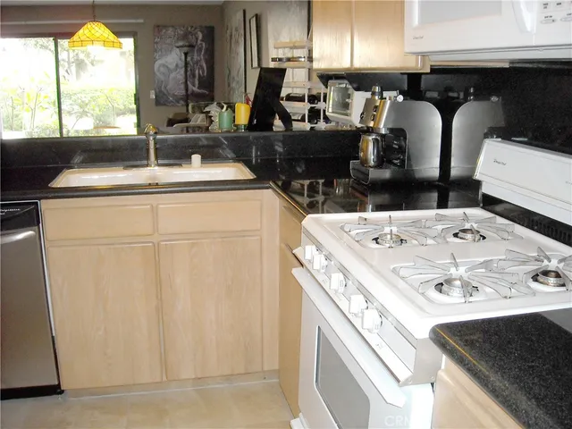 $2,650 | 182 Tangelo, Irvine, CA 92618