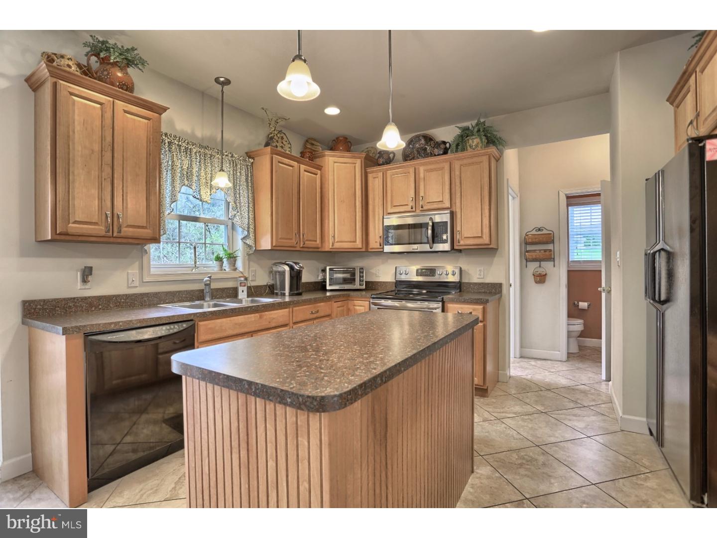 7 Jennifer Court Sinking Spring, PA 19608 - Photo 12 of 25 Kitchen