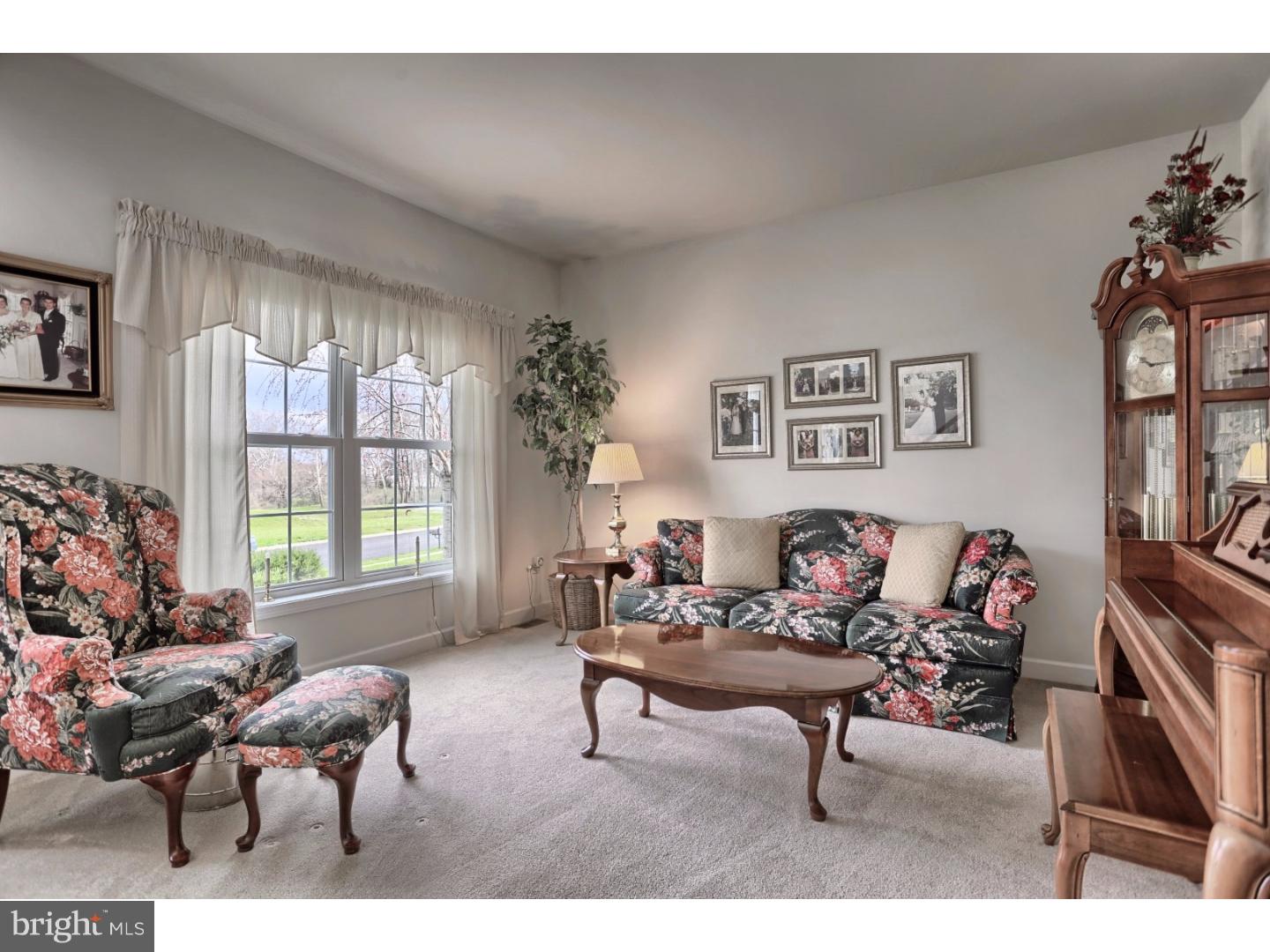 7 Jennifer Court Sinking Spring, PA 19608 - Photo 5 of 25 Living Room