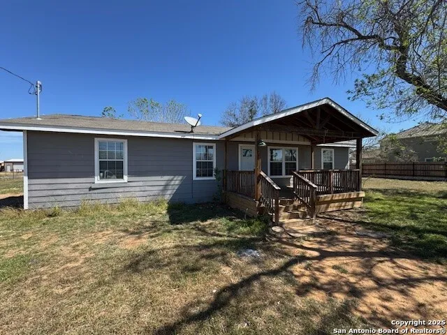 $1,600 | 760 North Graytown Road, St. Hedwig, TX 78152