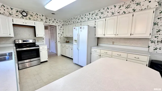 $175,000 | 1019 Election Drive, Benton, IL 62812