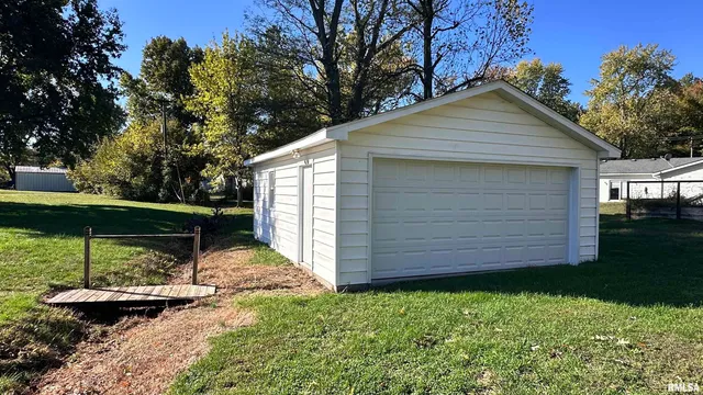 $175,000 | 1019 Election Drive, Benton, IL 62812