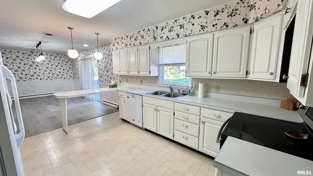 $175,000 | 1019 Election Drive, Benton, IL 62812