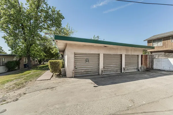 $375,000 | 805 East Andrews Avenue, Fresno, CA 93704