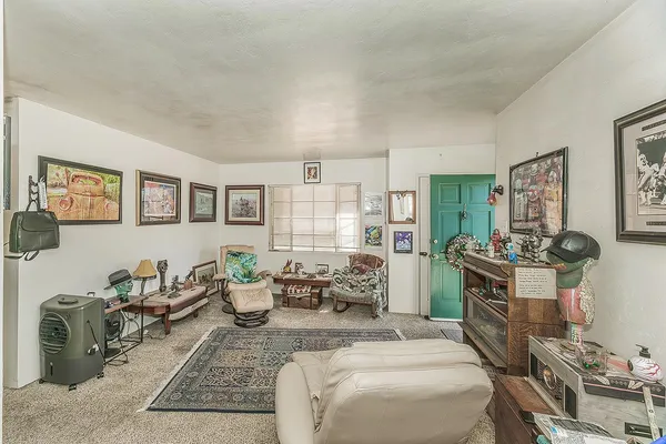 $375,000 | 805 East Andrews Avenue, Fresno, CA 93704