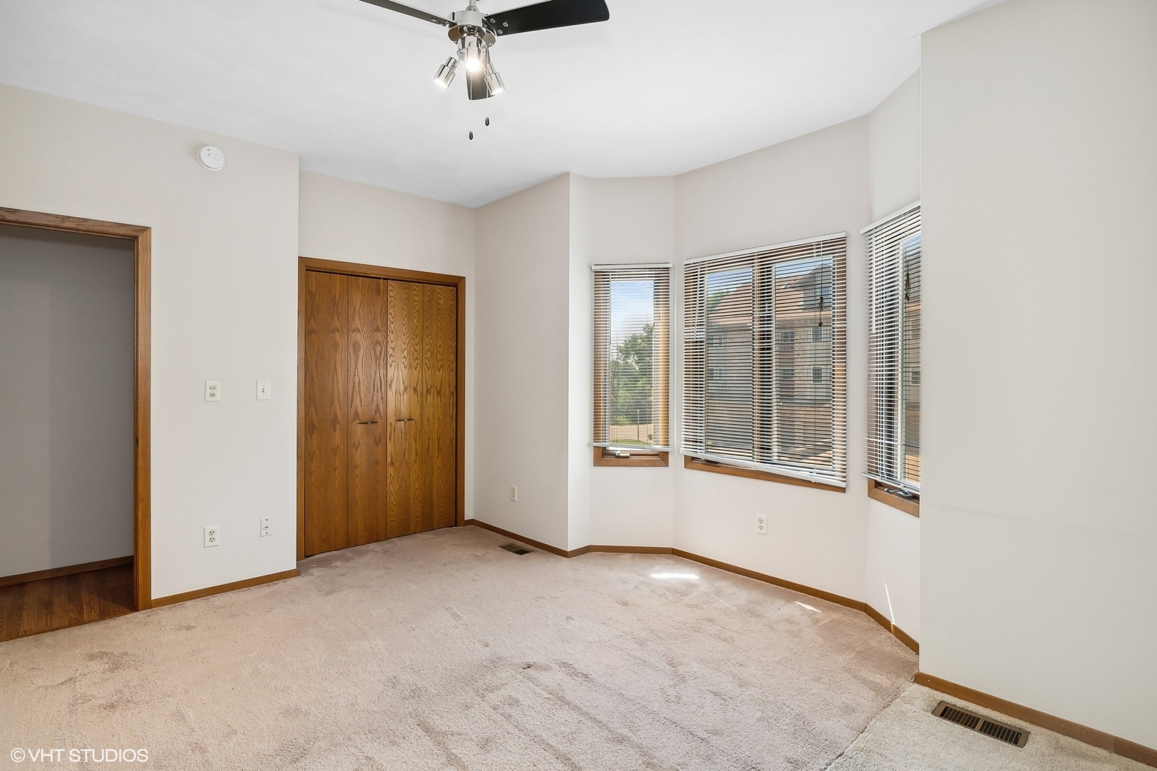 3108 Woodland Drive, Unit 3108 Zion, IL 60099 - Photo 12 of 15 an empty room with windows