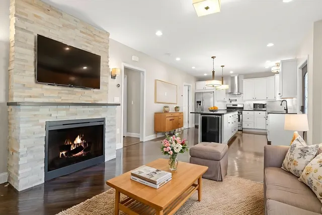 $589,000 | 108-110 Burrill Street, Unit 1, Swampscott, MA 01907