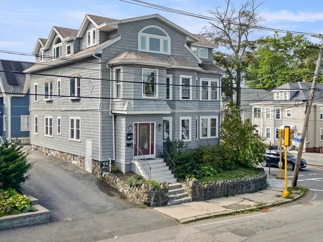 $589,000 | 108-110 Burrill Street, Unit 1, Swampscott, MA 01907