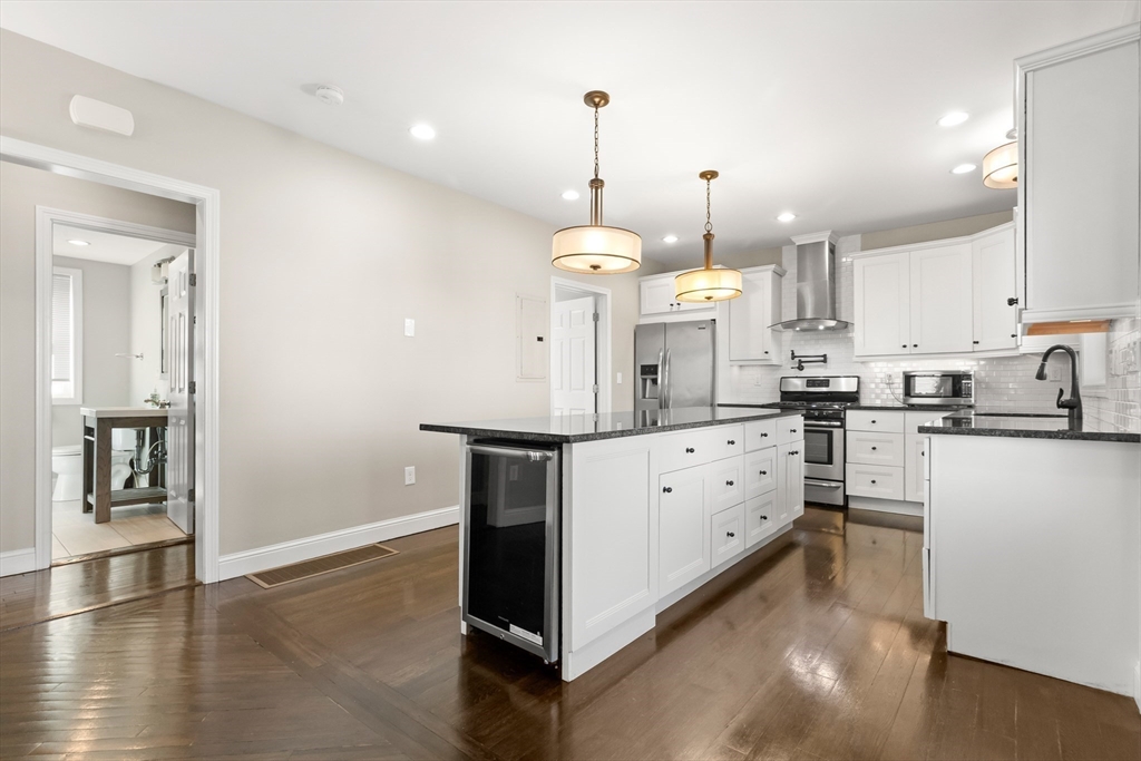 108-110 Burrill Street, Unit 1 Swampscott, MA 01907 - Photo 4 of 20