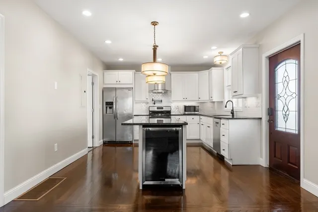 $589,000 | 108-110 Burrill Street, Unit 1, Swampscott, MA 01907