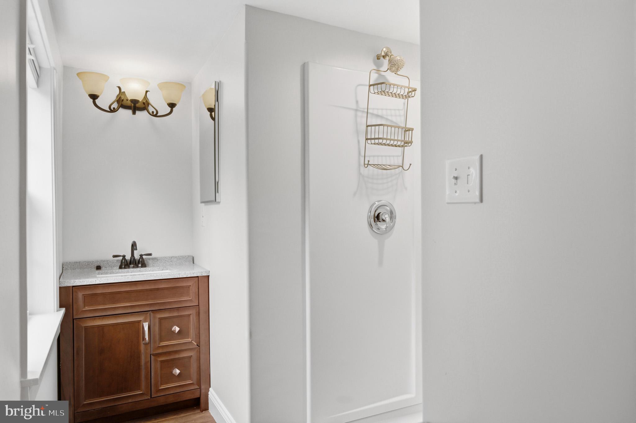 1804 Sixes Road Prince Frederick, MD 20678 - Photo 23 of 32 Upper-level full hall bathroom.