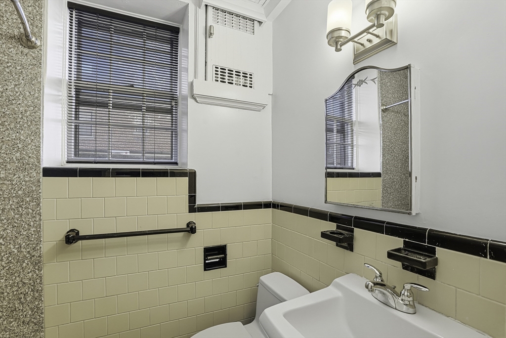 56 Elm Street, Unit 2 Worcester, MA 01609 - Photo 17 of 29