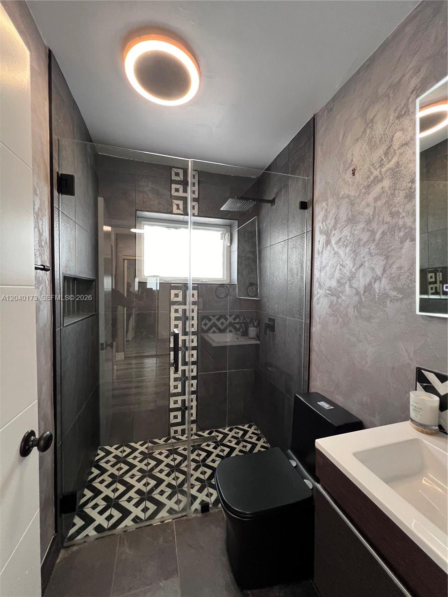 2425 Southwest 26th Lane Miami, FL 33133 - Photo 17 of 22