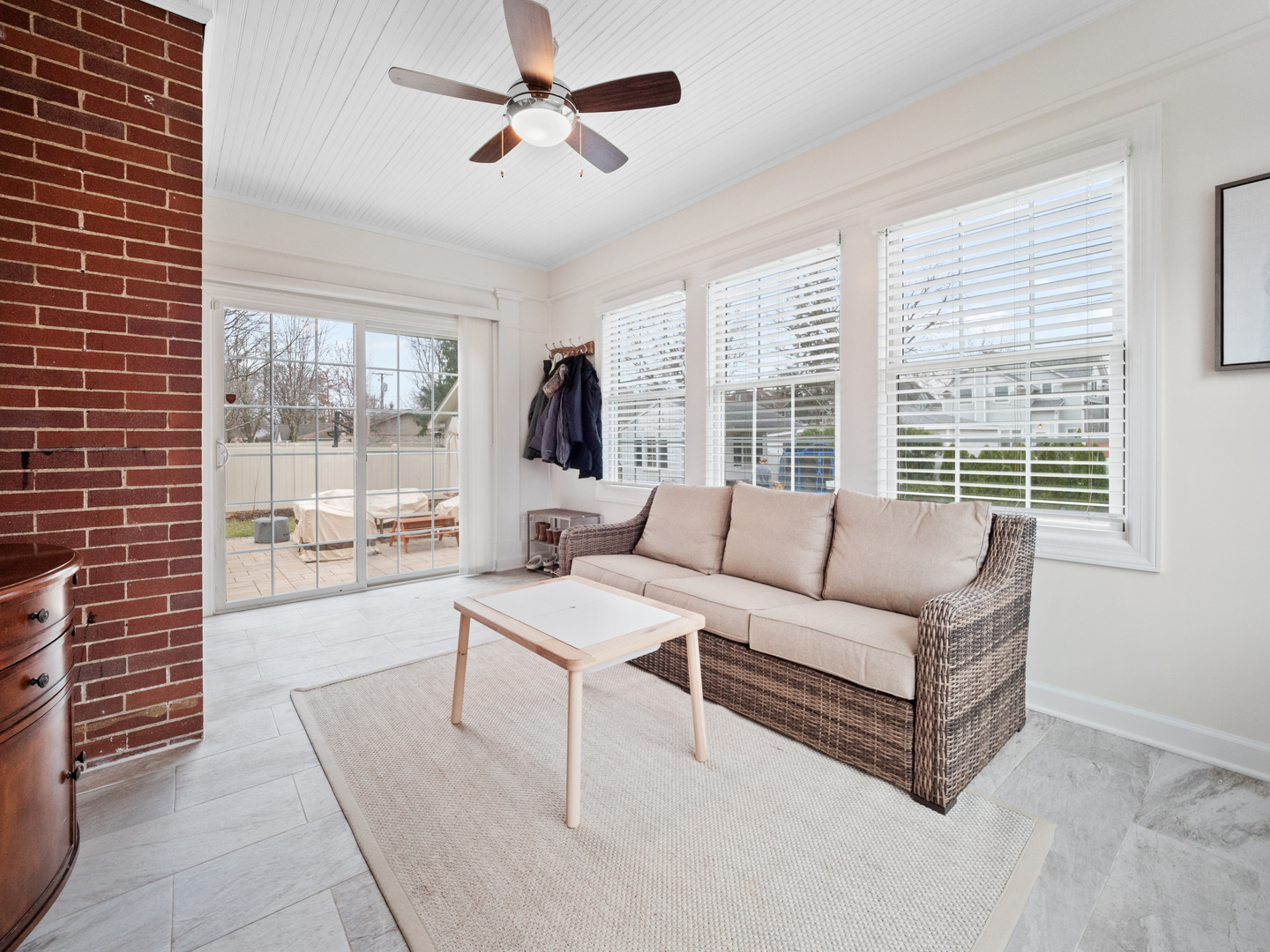 530 Grand Boulevard Park Ridge, IL 60068 - Photo 12 of 55 a living room with furniture and a large window