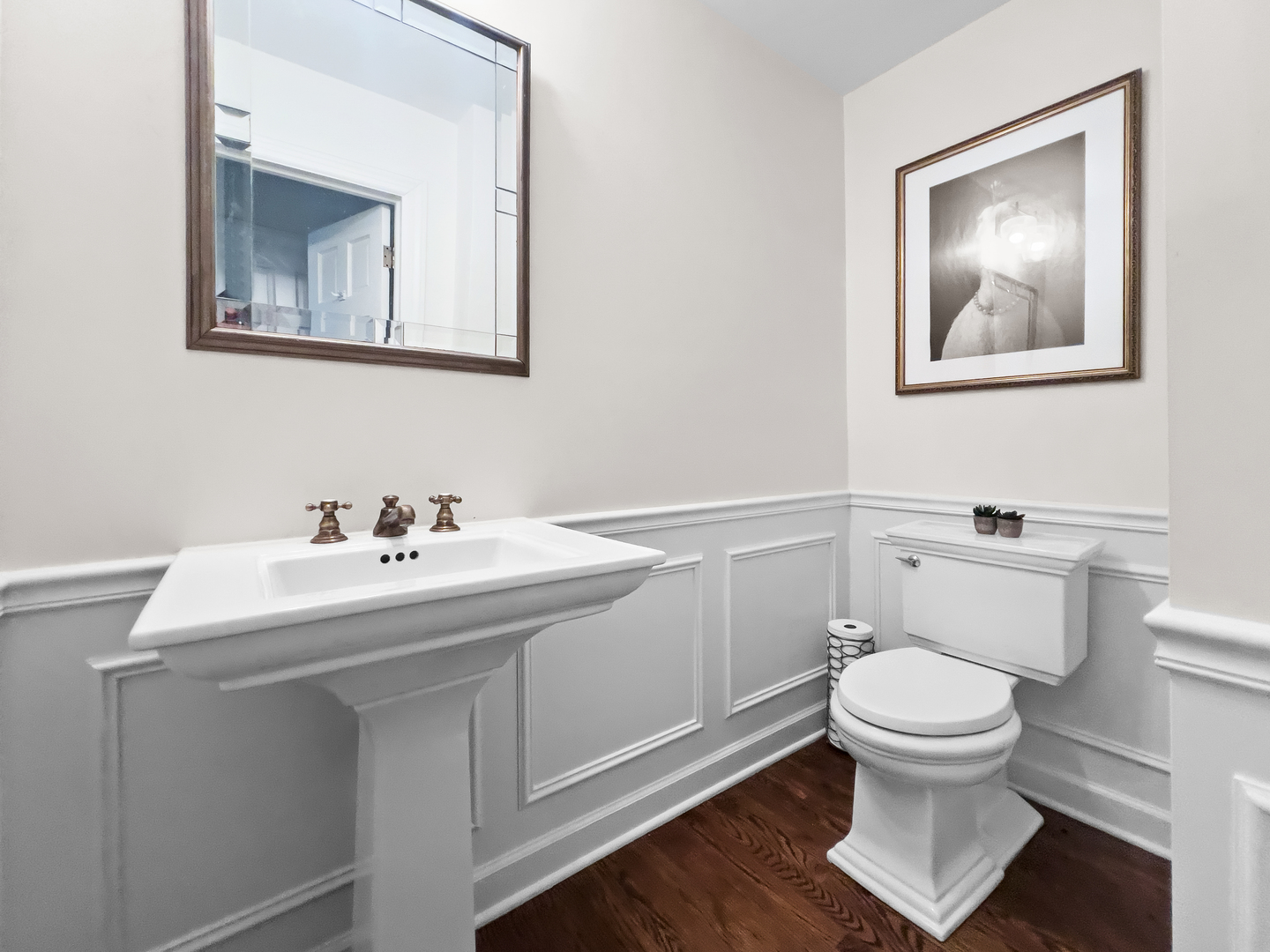 530 Grand Boulevard Park Ridge, IL 60068 - Photo 20 of 55 a bathroom with a toilet sink and mirror