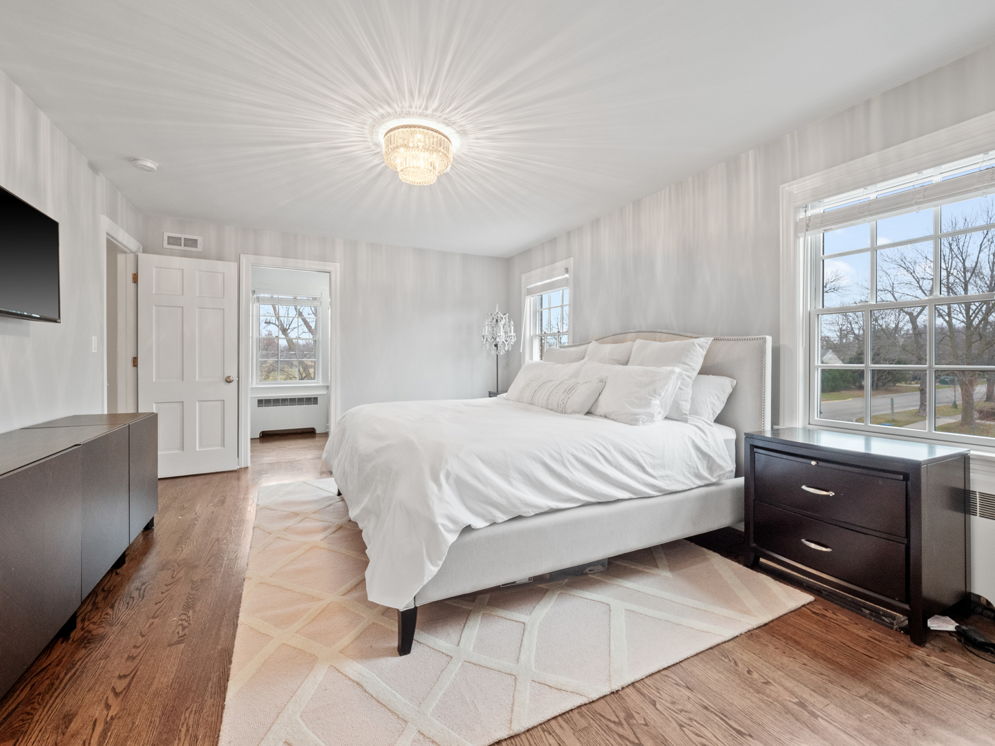 530 Grand Boulevard Park Ridge, IL 60068 - Photo 22 of 55 a spacious bedroom with a bed and a large window