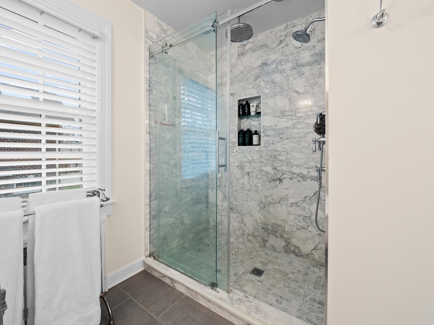 530 Grand Boulevard Park Ridge, IL 60068 - Photo 27 of 55 a bathroom with a shower