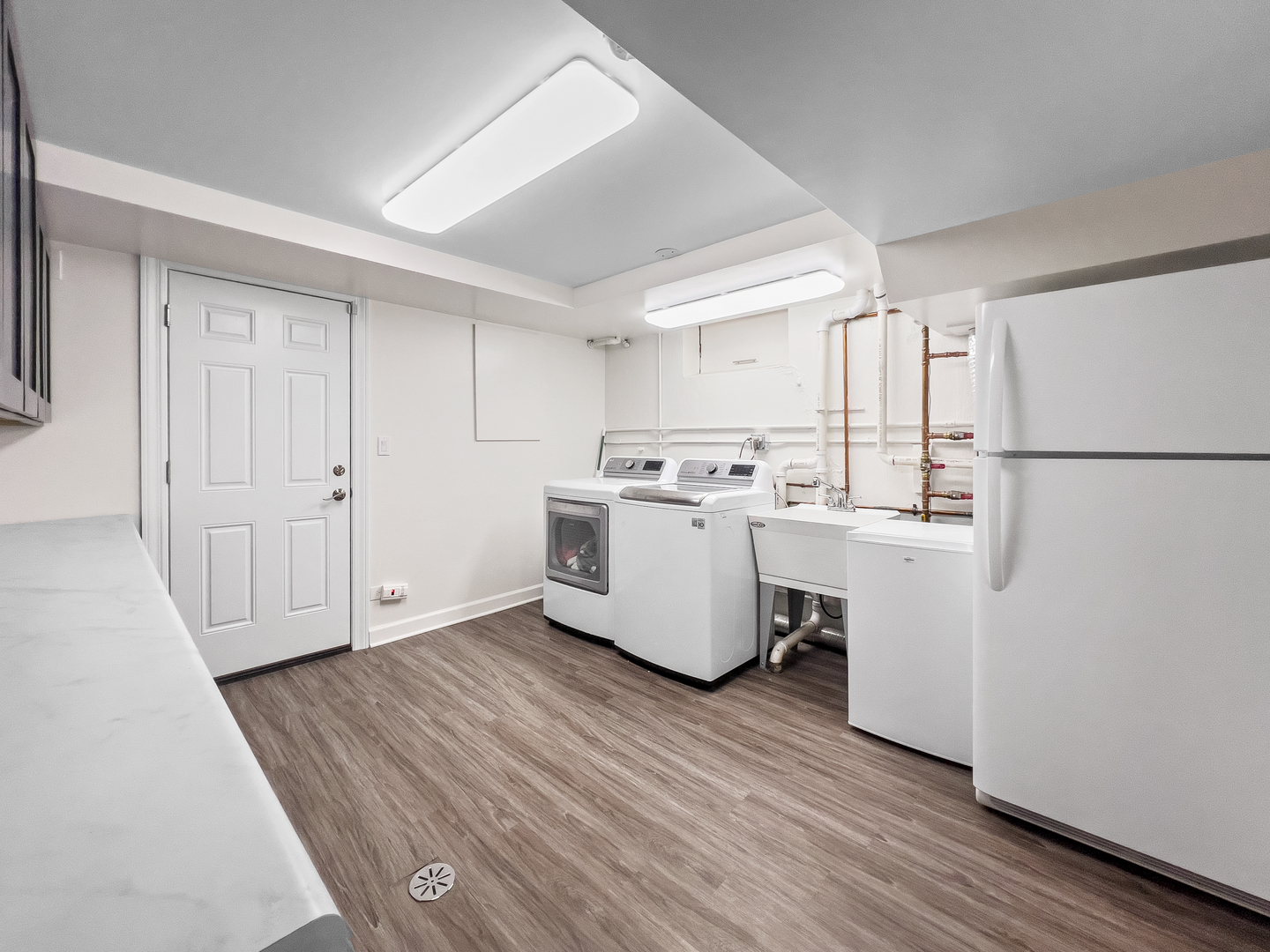 530 Grand Boulevard Park Ridge, IL 60068 - Photo 41 of 55 a kitchen with white cabinets and white appliances