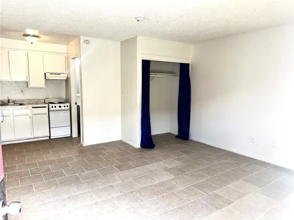 $1,090 | 11661-11663 White Avenue, Unit 6, Adelanto, CA 92301