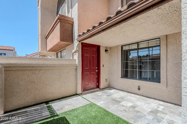 a house view with a outdoor space