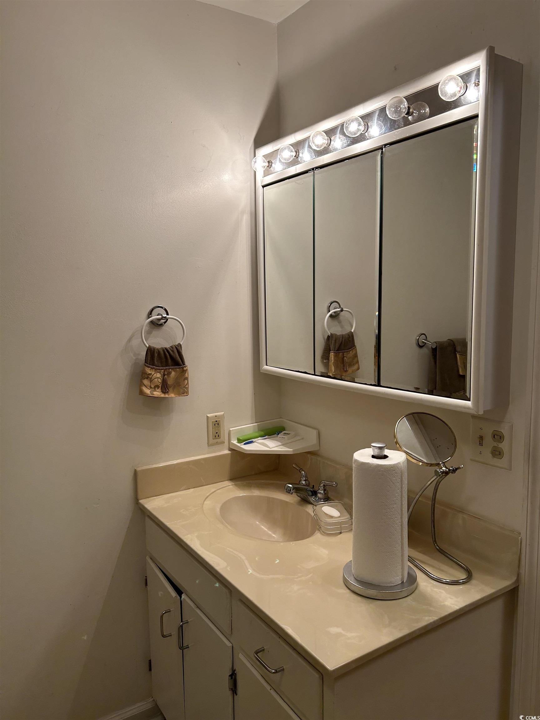 1411 East Harrison Street Dillon, SC 29536 - Photo 23 of 40 Bathroom featuring vanity